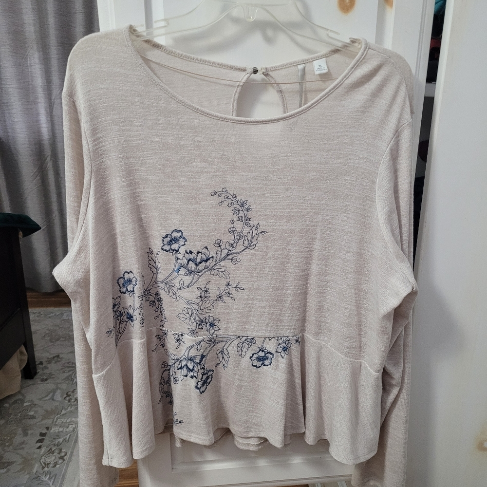 Longsleeve peplum top